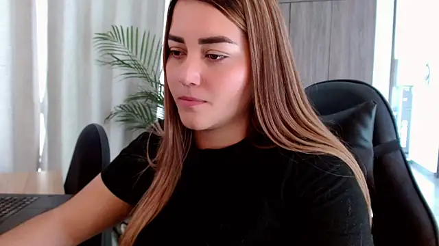 Lucia star   online show from January 2026 08:45:02 PM