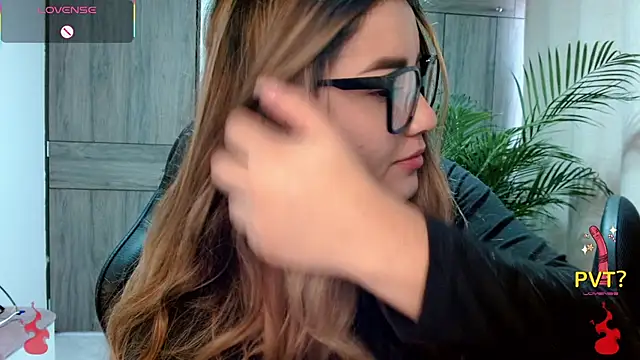 Lucia star   online show from February 2026 01:43:01 PM