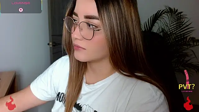 Lucia star   online show from April 2026 06:19:02 PM