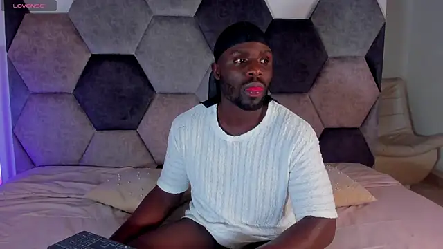 Latrellx7 online show from April 2026 03:39:01 AM