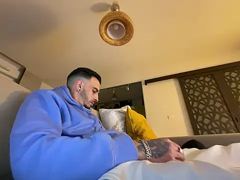 Rebeu313 online show from February 2025 04:25:01 AM