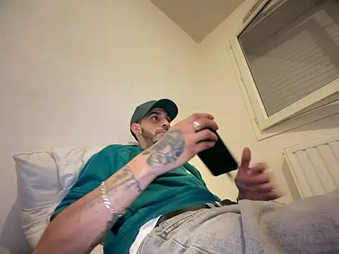 Rebeu313 online show from December 2025 09:11:01 PM