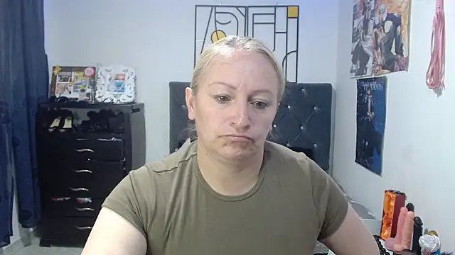 Snapshot of emperabigbootybigass chatting on April 2026 12:18:01 PM emperabigbootybigass online show from April 2026 12:18:01 PM