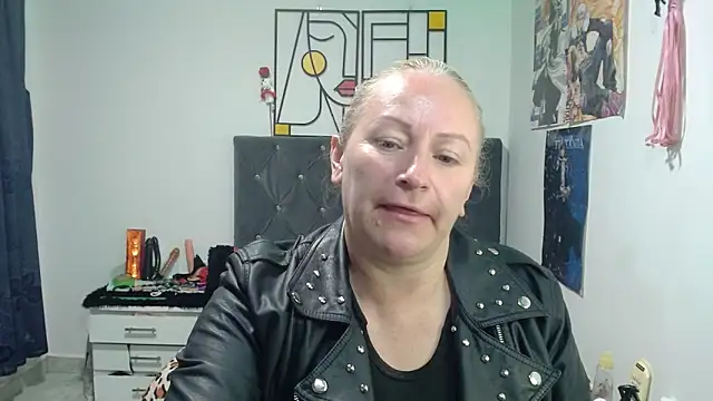 Snapshot of emperabigbootybigass chatting on May 2026 12:44:02 PM emperabigbootybigass online show from May 2026 12:44:02 PM