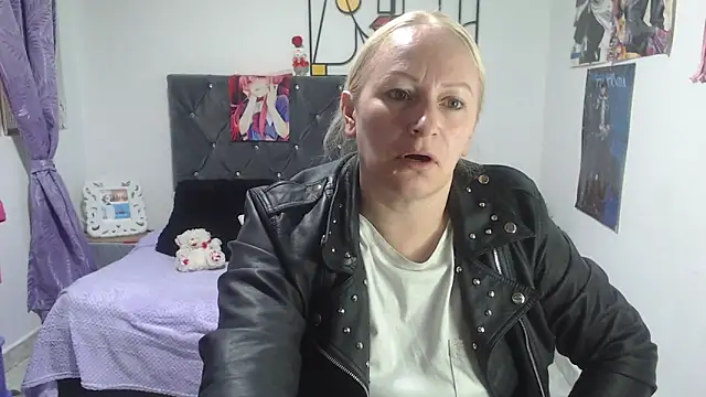 Snapshot of emperabigbootybigass chatting on June 2026 12:33:02 PM emperabigbootybigass online show from June 2026 12:33:02 PM