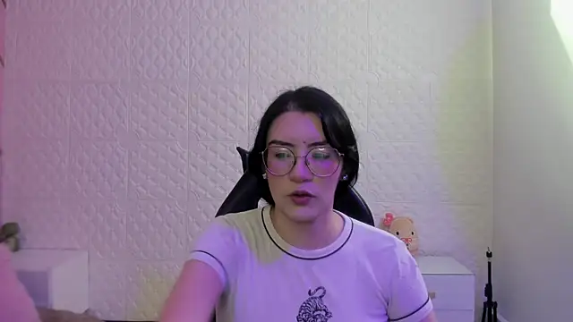 Snapshot of Violetaa_diazz chatting on May 2026 09:31:02 PM Violetaa diazz online show from May 2026 09:31:02 PM