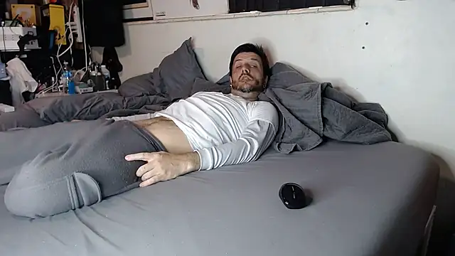 Snapshot of titclitcmndr chatting on January 2025 03:43:01 PM titclitcmndr online show from January 2025 03:43:01 PM