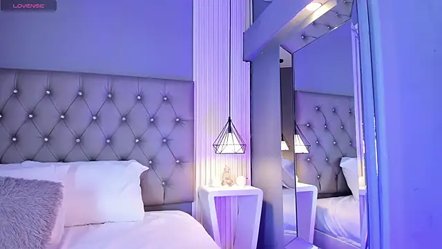 VioletthaRous online show from April 2026 10:40:02 PM