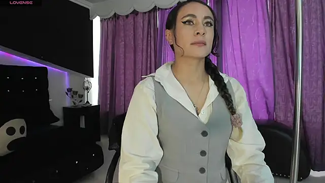 Coral Gibson online show from January 2026 01:35:01 PM