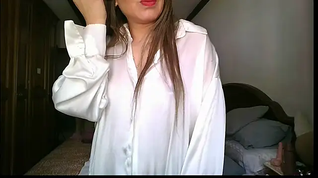 Snapshot of KarolinaReaper chatting on April 2026 01:45:01 PM KarolinaReaper online show from April 2026 01:45:01 PM