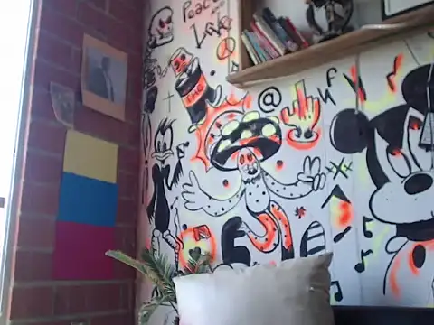 roystonee01 online show from September 2025 05:37:01 PM