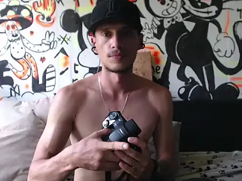 roystonee01 online show from September 2025 05:16:01 PM