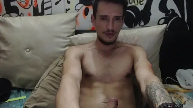 roystonee01 online show from October 2025 07:53:01 AM