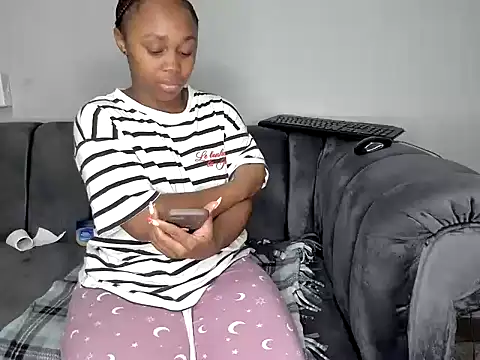 Pearl 00 online show from December 2025 06:49:02 PM