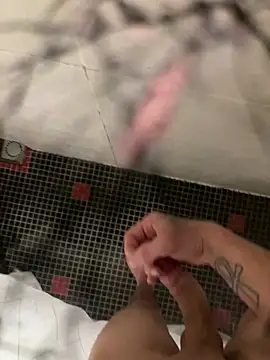 Snapshot of lescro95_ chatting on February 2026 05:07:02 PM lescro95 online show from February 2026 05:07:02 PM