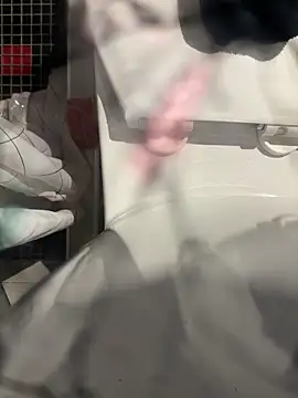 Snapshot of lescro95_ chatting on February 2026 03:21:01 PM lescro95 online show from February 2026 03:21:01 PM