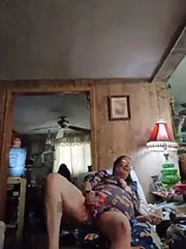 Snapshot of TheGoldenLotus chatting on May 2026 06:50:01 PM TheGoldenLotus online show from May 2026 06:50:01 PM