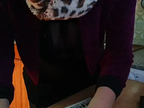 VeneRed online show from November 2025 07:08:02 AM