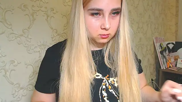 Snapshot of DolphinDreams chatting on April 2026 03:37:01 PM DolphinDreams online show from April 2026 03:37:01 PM