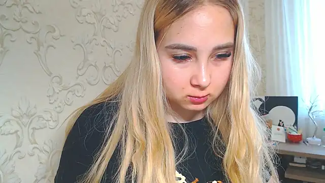 Snapshot of DolphinDreams chatting on April 2026 09:13:01 AM DolphinDreams online show from April 2026 09:13:01 AM