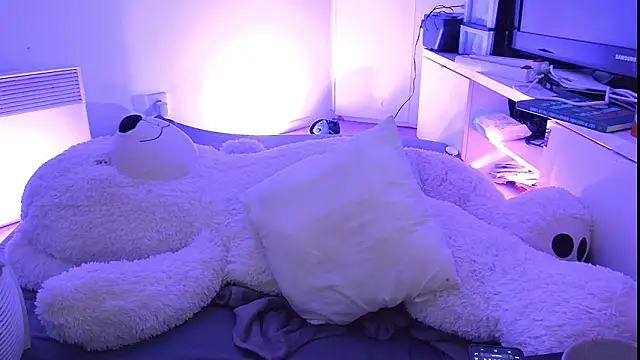 Snapshot of CeriseLapine chatting on February 2026 06:06:01 PM CeriseLapine online show from February 2026 06:06:01 PM