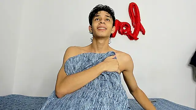 Snapshot of evanscollins chatting on October 2025 06:11:02 AM evanscollins online show from October 2025 06:11:02 AM