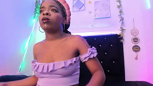 Liilly Taylor1 online show from October 2025 05:44:01 PM