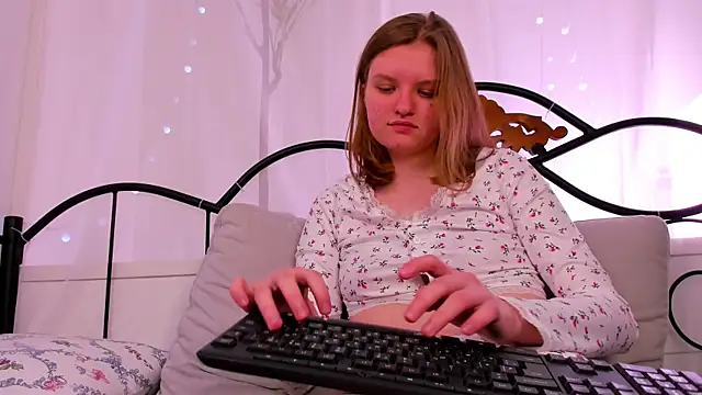 LilianSwall online show from March 2025 12:44:01 PM