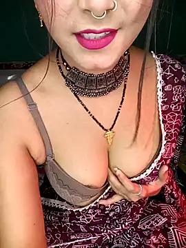 Snapshot of Diamond_queeen chatting on January 2025 08:31:02 PM Diamond queeen online show from January 2025 08:31:02 PM