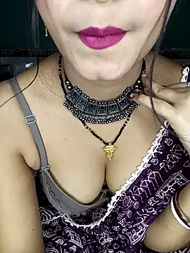 Snapshot of Diamond_queeen chatting on January 2025 11:32:02 PM Diamond queeen online show from January 2025 11:32:02 PM