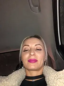 Diamond Bunny  online show from January 2025 04:00:01 PM