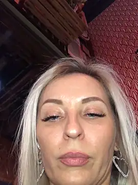 Diamond Bunny  online show from January 2025 04:11:01 PM