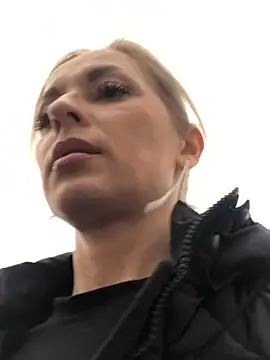 Diamond Bunny  online show from February 2025 02:32:02 PM