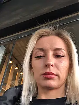 Diamond Bunny  online show from February 2025 01:01:01 PM