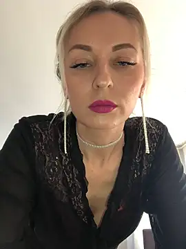 Diamond Bunny  online show from February 2025 01:00:02 PM