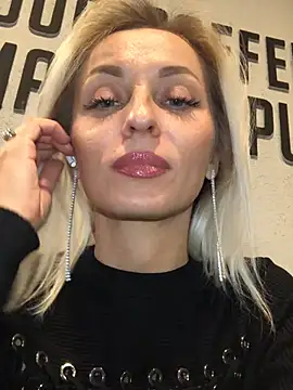 Diamond Bunny  online show from February 2025 04:00:01 PM