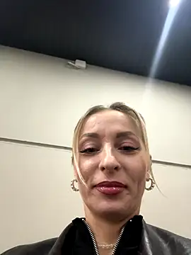 Diamond Bunny  online show from November 2025 02:49:01 PM