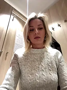 Diamond Bunny  online show from December 2025 01:20:01 PM