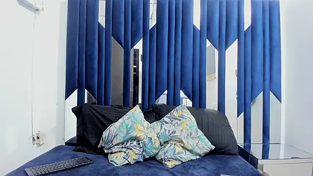 Milanxht online show from October 2025 06:56:01 PM