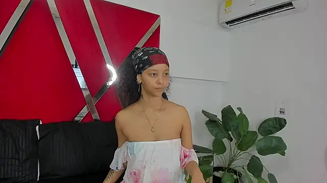 Milanxht online show from November 2025 08:30:01 PM