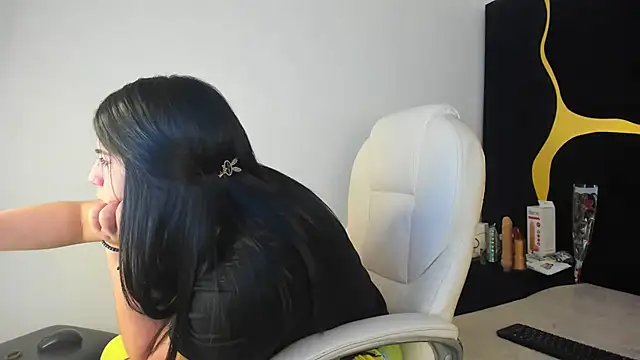 Criistaal  online show from March 2025 05:22:02 AM