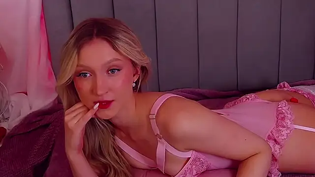 MiaNixan online show from January 2026 07:22:01 AM