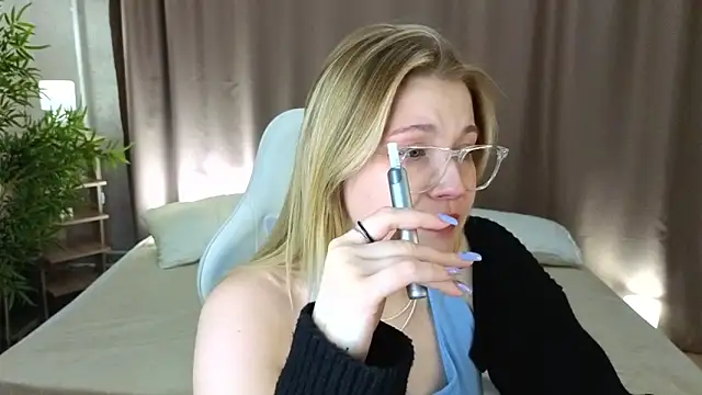 Snapshot of Colleen_Blake chatting on April 2026 07:07:02 PM Colleen Blake online show from April 2026 07:07:02 PM
