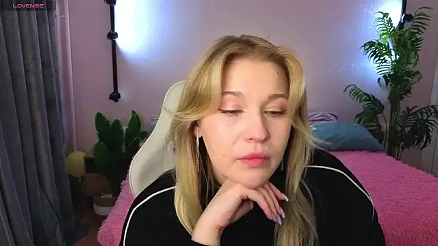 Snapshot of Colleen_Blake chatting on April 2026 04:45:02 PM Colleen Blake online show from April 2026 04:45:02 PM