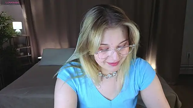 Snapshot of Colleen_Blake chatting on April 2026 05:00:02 PM Colleen Blake online show from April 2026 05:00:02 PM