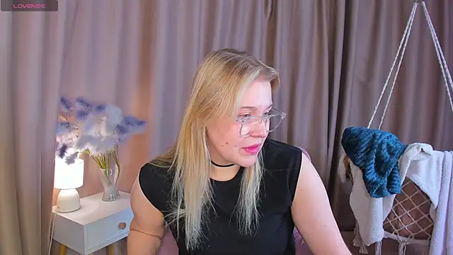 Snapshot of Colleen_Blake chatting on May 2026 05:07:01 PM Colleen Blake online show from May 2026 05:07:01 PM