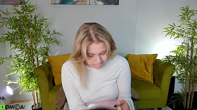 Snapshot of Colleen_Blake chatting on May 2026 05:18:02 PM Colleen Blake online show from May 2026 05:18:02 PM