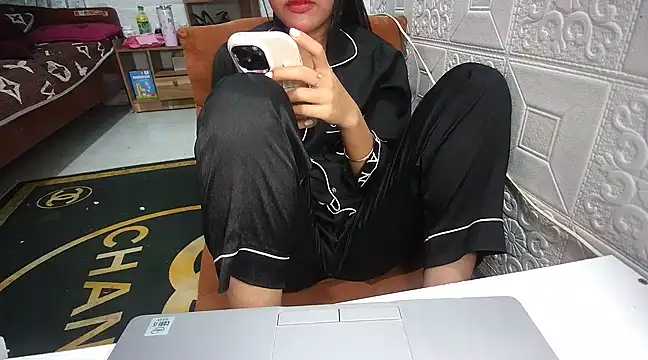 Snapshot of BIN-NA chatting on December 2024 05:10:02 AM BIN-NA online show from December 2024 05:10:02 AM