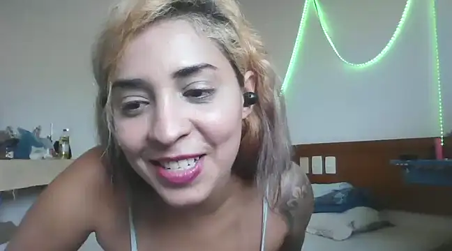 Snapshot of Gabrielleof chatting on January 2025 03:08:02 PM Gabrielleof online show from January 2025 03:08:02 PM