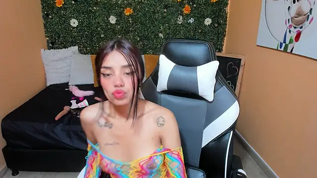 Snapshot of Tiffany_sander chatting on December 2024 03:33:02 AM Tiffany sander online show from December 2024 03:33:02 AM